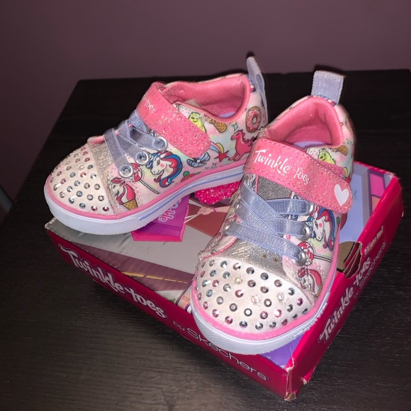 Toddler twinkle toes gently worn size 6 - Picture 4 of 5